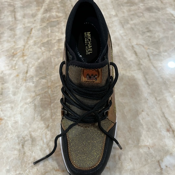 MICHAEL Michael Kors Georgie Metallic Logo Trainer Sneakers. GOLD/BLACK. NEW - Picture 8 of 8